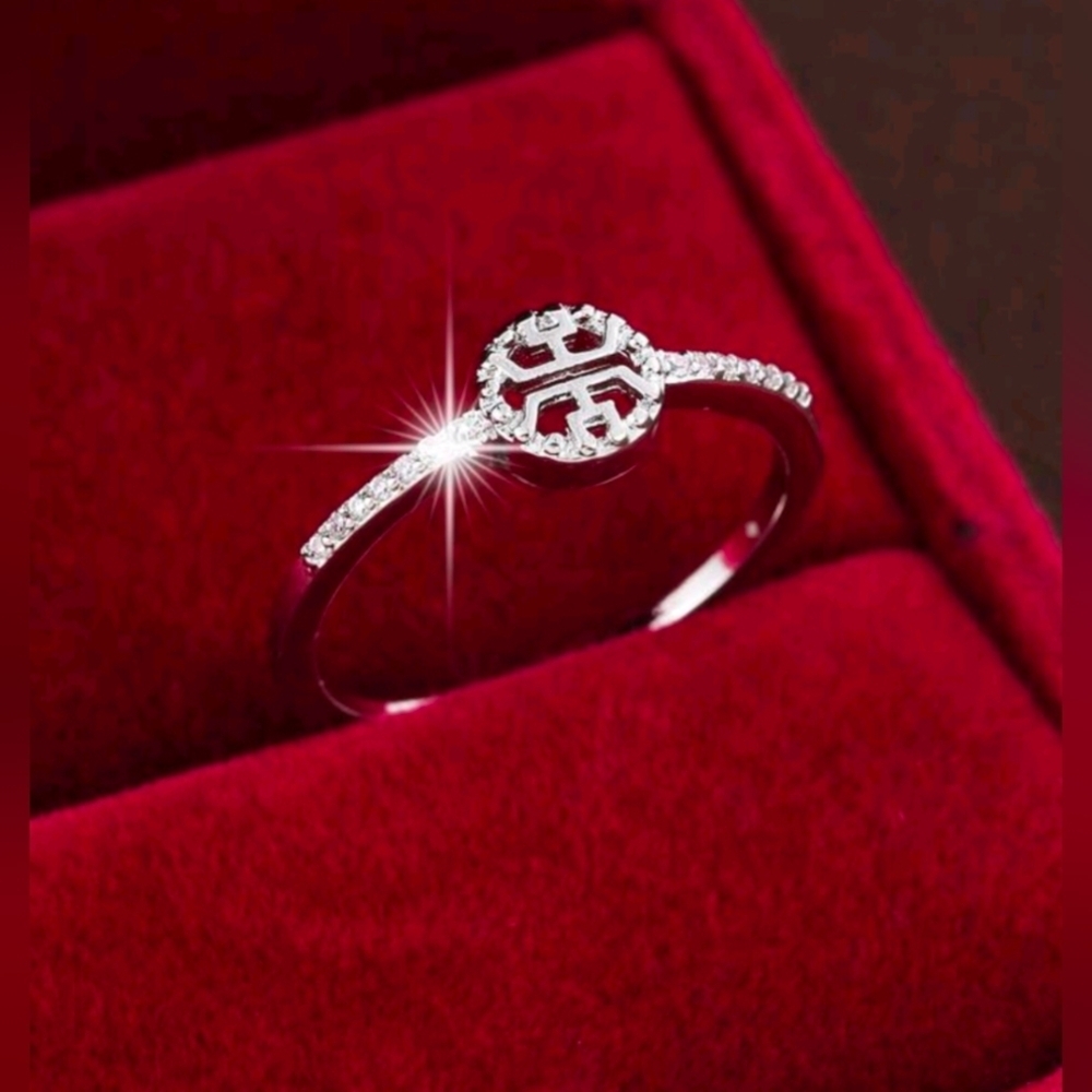 Fashionable Simple Design Cubic Zirconia Inlaid Ring Size 7